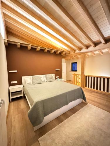 a bedroom with a large bed in a room at El Gallinero de Tiago in Lebena