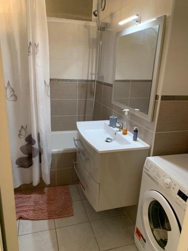 Ванная комната в Chaleureux logement familial jusqu'à 6 personnes