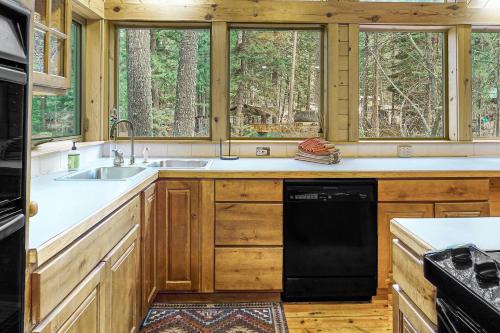 Η κουζίνα ή μικρή κουζίνα στο Gail's Lodge