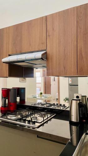 a kitchen with a stove top in a kitchen at Property management aéroport med V international in Dah Hammou Ben Cheïkh