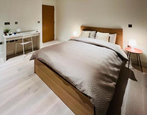 Gambar di galeri bagi Private Room@LeicesterSquare in a Shared Flat di London