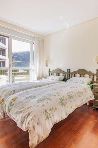 a bedroom with a bed with a pig comforter at Playa, río y monte en 1ª linea in Orio