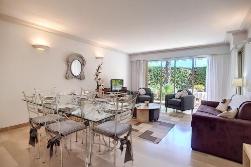 2 bdr apartment with garden next to the Croisette