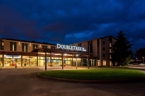 a building with a sign that reads doothier at Doubletree by Hilton Milan Malpensa Solbiate Olona in Solbiate Olona