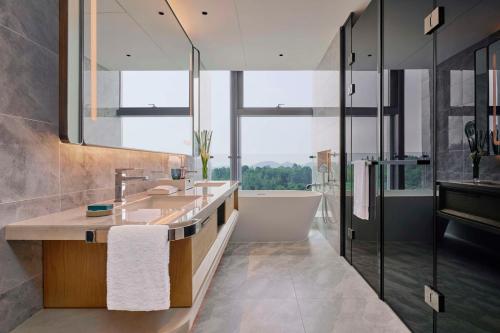 Koupelna v ubytování DoubleTree by Hilton Guangzhou Zengcheng