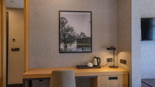 a desk in a hotel room with a picture on the wall at Park Inn by Radisson Yalova City Center in Yalova