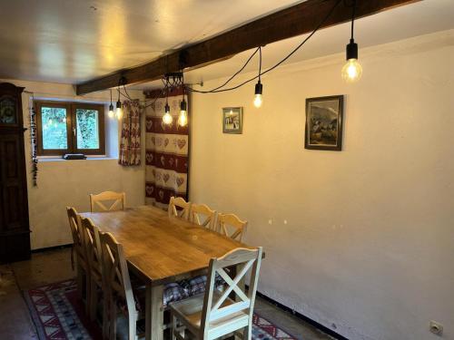 a dining room with a wooden table and chairs at Résidence Le Moulin Benjamin - Chalets pour 8 Personnes 74 in Valloire