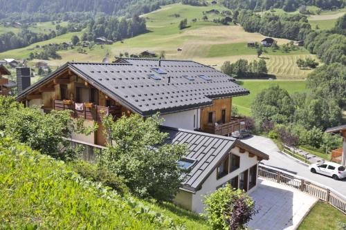 Photo de la galerie de l'établissement Les Chalets Des Evettes - Appartement six personnes, résidence avec piscine au pied des pistes MAE-3074, à Notre-Dame-de-Bellecombe