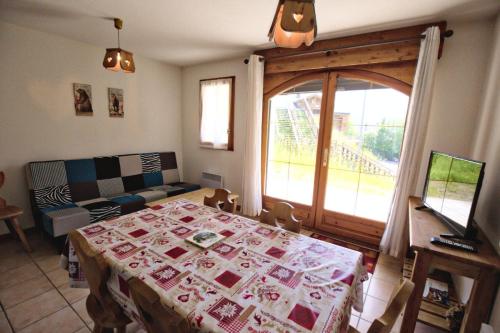 a room with a bed and a couch and a window at Résidence Le Schuss 1 - 3 Pièces pour 6 Personnes 34 in Notre-Dame-de-Bellecombe