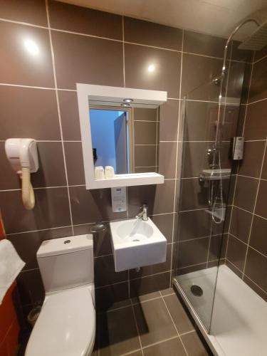 a bathroom with a toilet and a sink and a shower at KYRIAD ORANGE Centre Ville - HOTEL & RESTAURANT & BAR - La Galerie d'Art des Princes - Provence Alpes Côte d'Azur - France - Proche A7-A9 - exit21- Châteauneuf-du-Pape Avignon Bollene Nimes - 24h-24h in Orange