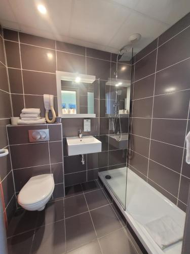 a bathroom with a toilet and a sink and a shower at KYRIAD ORANGE Centre Ville - HOTEL & RESTAURANT & BAR - La Galerie d'Art des Princes - Provence Alpes Côte d'Azur - France - Proche A7-A9 - exit21- Châteauneuf-du-Pape Avignon Bollene Nimes - 24h-24h in Orange