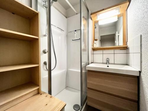 a bathroom with a sink and a shower at Résidence Le Zenith - Studio pour 4 Personnes 384 in Notre-Dame-de-Bellecombe