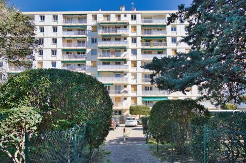 Belle Vue - T5 rénové avec balcon et parking
