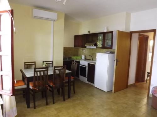 Kuchyň nebo kuchyňský kout v ubytování Apartment Prizba 4483c
