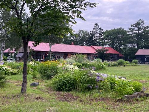 a garden in front of a house with a building at Boken Kazoku in Kutchan