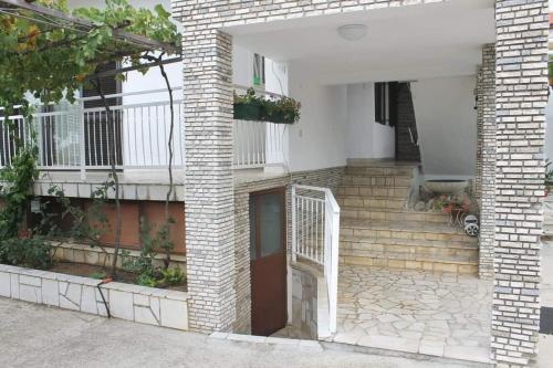 Apartments with parking space Novi Vinodolski - 22393