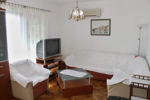 Apartments with parking space Novi Vinodolski - 22393