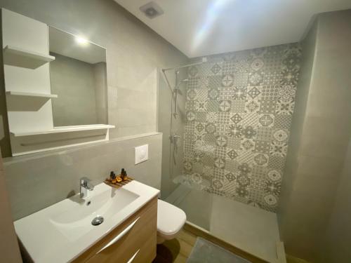 Ένα μπάνιο στο Appartement près de Novotel face au parc WELCOME STAY
