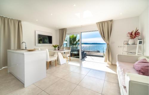 Beautiful Apartment In Bibinje