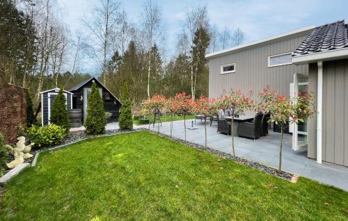 2 Bedroom Lovely Home In Spierにある庭