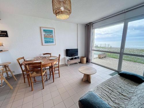 Joli T2 en front de mer avec accès direct plage, terrasse privative, parking et Wi-Fi gratuit - FR-1-361-45