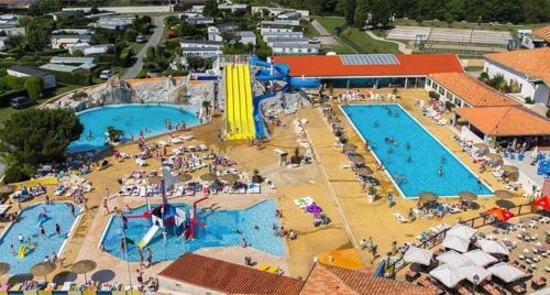 an overhead view of a large pool with people in it at Mobilhome Ck171 Siblu Les Charmettes in Les Mathes