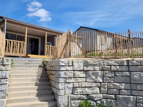 Chalet tranquille en Bretagne avec piscine chauffée, 2 chambres, proche mer et nature - FR-1-783-15