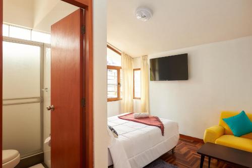 Телевизор и/или развлекательный центр в SILLARY HOSTAL Sede Cayma