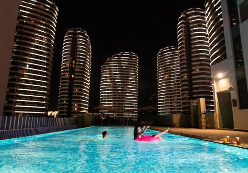 Piscina di Hilton Garden Inn Sanya o nelle vicinanze