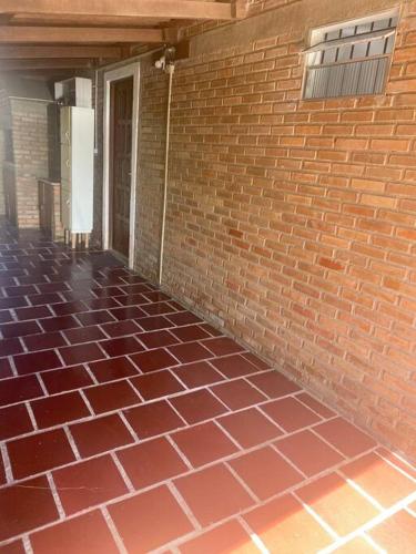 a brick hallway with a brick wall and a brick floor at Parada y relax en Alvorada, Barra do Chui in Chuí
