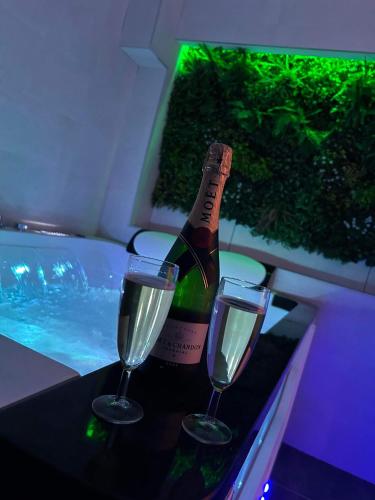 Drinks på Beau gîte avec jacuzzi