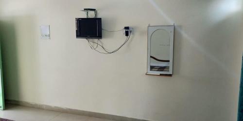 a mirror on a white wall with a mirror on it at Govind Bhanadhar in Rudraprayāg