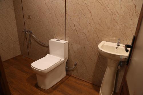 Ένα μπάνιο στο Kandal Theeram Farms