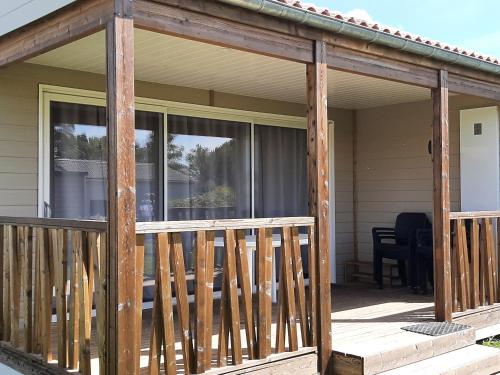 Chalet Confort 2 Chambres avec Piscine Chauffée et Climatisation en Bretagne Sud - FR-1-783-19