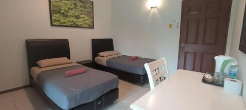 Ένα ή περισσότερα κρεβάτια σε δωμάτιο στο Rovers Inn Guesthouse - Age 11 And Above Only