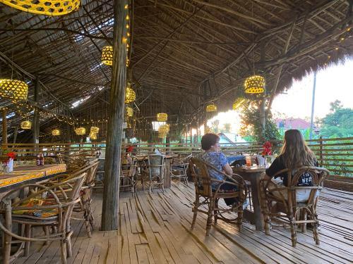 En restaurant eller et andet spisested på Mount Kilimanjaro 360 view Cottage