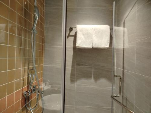 a bathroom with a shower with a glass door at Apec Mandala Mui Ne Beach Studio in Ấp Thiẹn Ái