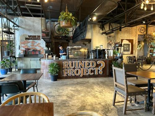 Restoran atau tempat lain untuk makan di Crosswinds Condo Standard Suite