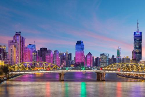 a city skyline with a bridge over a river at 逸方里广州北京路海珠广场地铁站店 in Guangzhou
