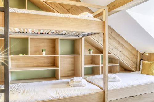 a room with bunk beds in a house at Résidence Gallery Mont Blanc - 3 Pièces pour 6 Personnes 634 in Saint-Gervais-les-Bains