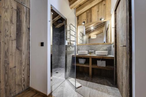 a bathroom with two sinks and a shower at Residence Les Rives De L Isere - 4 Pièces pour 6 Personnes 574 in Val-d'Isère