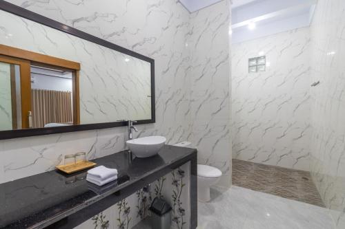Ένα μπάνιο στο Amed Permai Home Stay