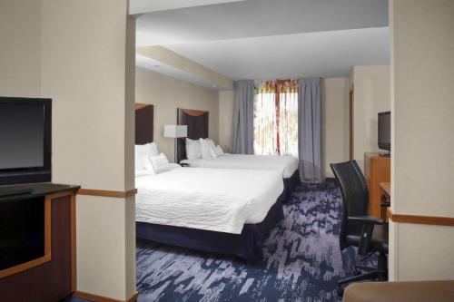 Tempat tidur dalam kamar di Fairfield Inn & Suites Milledgeville