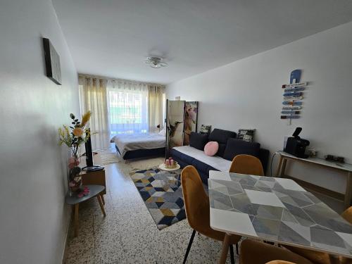 Photo de la galerie de l'établissement Studio équipé à 100m de la plage, à Canet