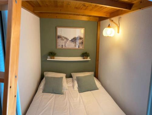 เตียงในห้องที่ Le Mazet d'Azur