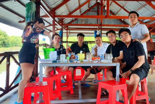 a group of people sitting around a table at Homestay Nguyễn Hùng in Rạch Tàu