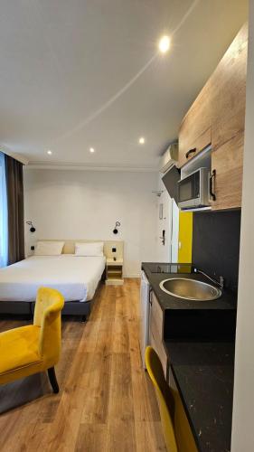 HOTEL PARIS PANAM-PERE LACHAISE-PLACE GAMBETTA-HOPITAL TENON-REPUBLIQUe