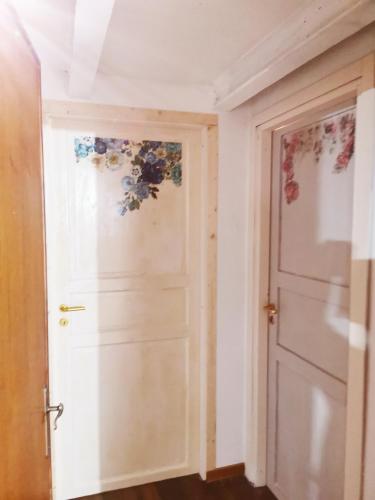 a door in a room with flowers on the wall at Villa La Pineta in Umbertide