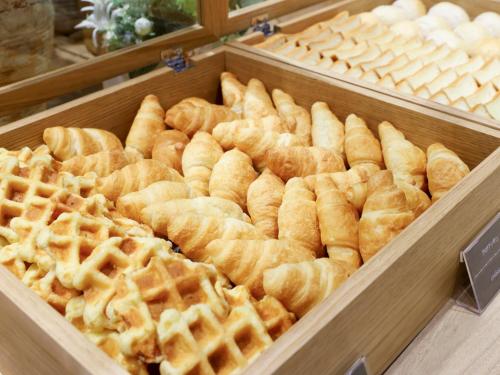 a wooden box filled with waffles and other pastries at Dormy Inn Kawasaki Natural Hot Spring in Kawasaki