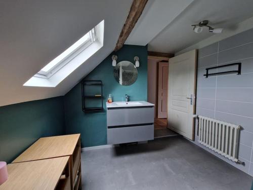 a bathroom with a sink and a skylight at Gîte de groupe agritourisme 3 gîtes mitoyens 25 couchages Convivialité et intimité in Lingèvres